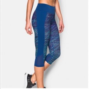 Under Armour Heat Gear Capri Leggings Blue Purple pattern